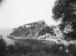 Der Hafen von Parga : Blick auf den Hafen mit Festung in Parga