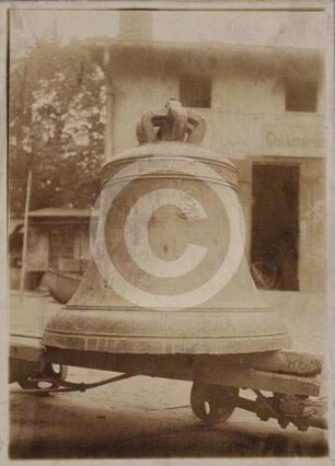 Glocke vor der Glockengiesserei in Breslau