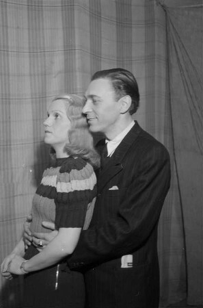 Aufnahmen aus dem literarischen Kabarett "Schall und Rauch" in Berlin, November 1946. Mit Lilli Schubert, Wolfgang E. Parge, A. W. Neubert u. a.