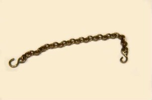 Kette aus Parfumkasten
