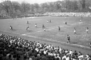 Freiburg: Mösle-Stadion; Publikum beim [Spiel]