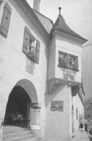 Marktredwitz: Eingang und Erker des Rathauses