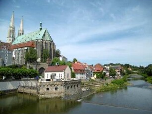 Görlitz: Altstadt mit Dom St. Peter und Paul und Wohnbauten an der Neiße