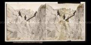 Bergsteiger mit Ausrüstung und Leiterauf dem Mont Blanc