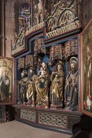 Hochaltar — Maria mit Christusknaben und Heiligen