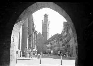 Ravensburg: Durchblick durch das Tor des Frauenturms