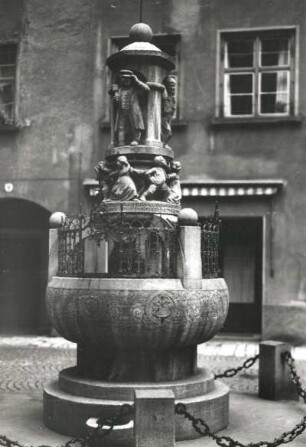 Ulm, Brunnen : Ulm. Brunnen (Stein, um 1912)