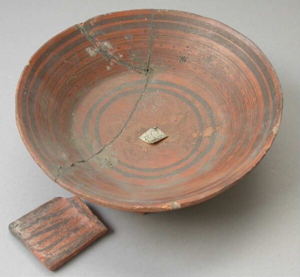 Tripod bowl made of clay