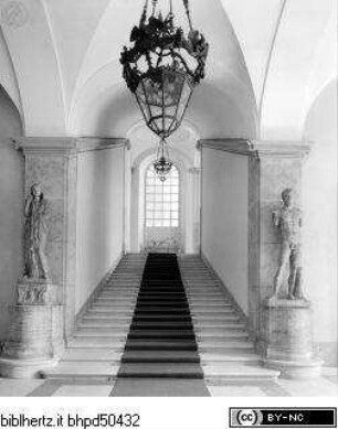Palazzo Chigi, Scalone d'onore