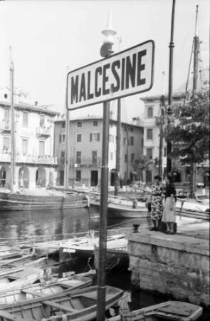 Malcesine: Gardasee, Schild Malcesine, am Hafen