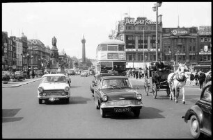 Dublin: O'Connell Street von der Brücke aus