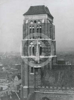 Westturm der Marienkirche Danzig von SO