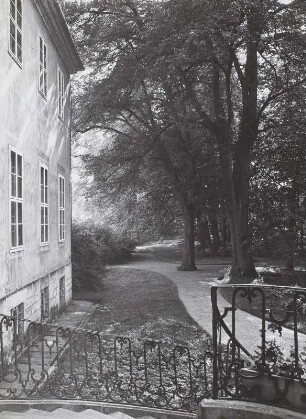 Reichstädt, Schloss, Gartenseite, Blick von der Freitreppe in den Park