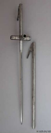 Scheide (Ladestock) / Stilett kombiniert mit Pulverflasche und Radschlossschlüsseln mit Scheide (Ladestock)