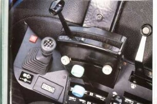 Fotografie: Traktor, Antriebs- und Anbausystem, Getriebe, Bedienelement