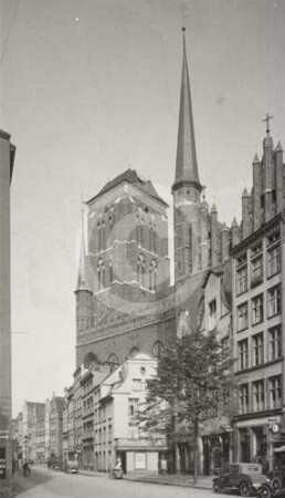 Jopengasse mit der Marienkirche Danzig
