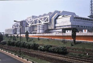 Berlin: ICC-Kongressbau vom S-Bahnhof Witzleben (Kantstraße)