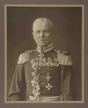 Walter Bronsart von Schellendorf in Uniform mit Orden, General, Regimentskommandeur (Zeitraum?), Brustbild