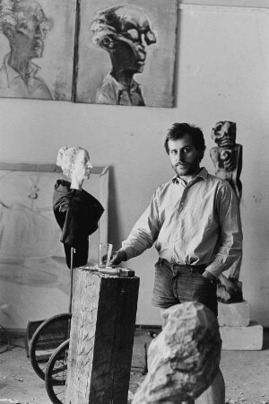 Der Maler und Bildhauer Hans-Jürgen Scheib in seinem Atelier