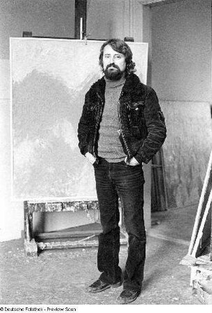 Der Maler Eberhard Göschel in seinem Atelier