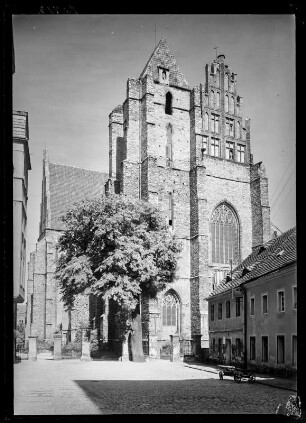 Striegau (Strzegom/Polen). Kirche St. Peter und Paul. Straßenansicht