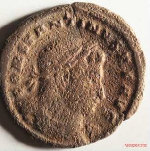 Römische Münze, Nominal Follis, Prägeherr Constantinus I., Prägeort Trier, Original