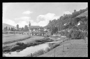Blick vom rechten Tauberufer aus Richtung Eisenbahnbrücke, Hofhaltung und Stiftskirche