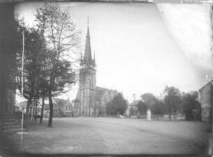 Weinböhla, Kirchplatz. Martinskirche ( 1893-1895; T. Quentin). Ansicht von Südwest