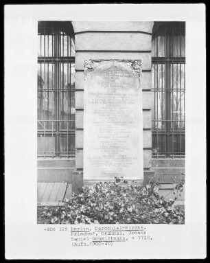 Grabmal des Johann Daniel Schmidtmann (+1728)