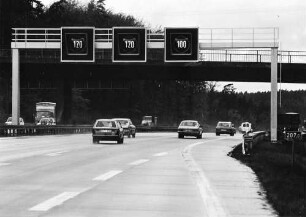 Anzeigequerschnitt A8 beim AK Stuttgart. Fahrbahn Ulm - Stuttgart.