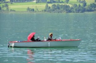 Wolfgangsee - Schadstoffarmes Boot : Auf dem Wolfgangsee dürfen nur schadstoffarme Elektroboote verkehren, aufgenommen in Sankt Wolfgang 2008