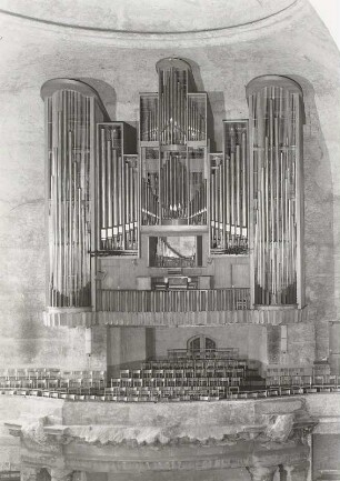 Viermanualige Orgel der Gebr. Jehmlich, op. 800 (1963; Entwurf Fritz Steudtner). 76 Register