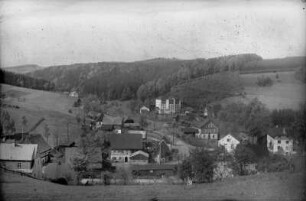Schmalzgrubner Straße mit Försterhaus
