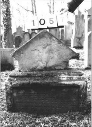 Grabstein 1057 (Detailaufnahme 1)