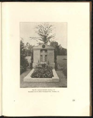 Abb. 255. Grabmal Burkardt, Freiburg i. B. Ausgeführt von der Firma Brenzinger & Cie., Freiburg i. B.