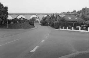 Eisenbahnbrücke; Haiger, Brückenstraße, Flammersbachstraße (K 42), Flammersbachstraße, Flammersbach, Eisenbahn