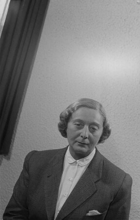 Porträts von Hedda Zinner-Erpenbeck und Fritz Erpenbeck : Porträt von Hedda Zinner-Erpenbeck