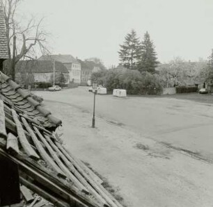 Blick gegen Gehöfte (Nr. 2 und 3)