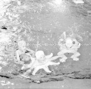 Schwimmtraining für Kinder im Rehabilitationszentrum Klinikum Berlin-Buch