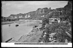 Rathen, Blick auf den Fremdenhof Elbschlösschen gegen Bastei-Wände