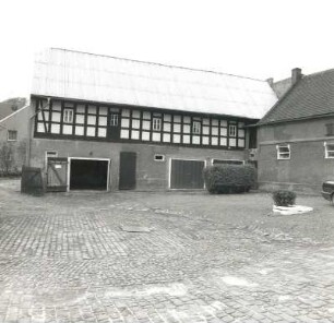 Schönberg (Kreis Chemnitzer Land), Hauptstraße 8. Ehemaliger Vierseithof (1858). Stallgebäude
