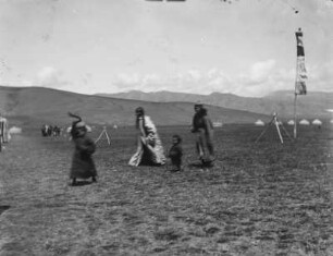 Kinder aus Zentralasien : Kinder aus Zentralasien in einem Jurtenlager im Tian Shan Hochgebirge