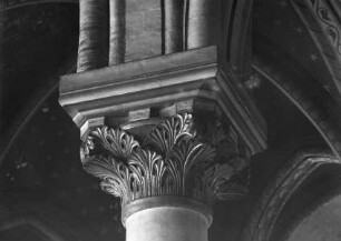 Abteikirche Saint-Denis — Bauschmuck Kapitell