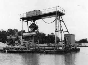 Naßbaggerung in Seitenentnahme Oberbruch Schwimmgreifer