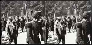 Paris. Avenue du Bois. Militärparade zum Nationalfeiertag ("revue du 14 juillet")