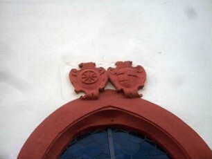 Hessenthal-Wallfahrtskirche - Gnadenkapelle - Traufseite Nord - Wappen uerber Fenster