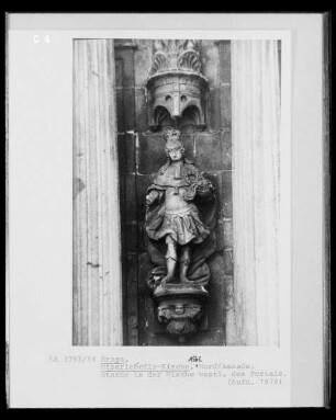 Figuren eines Stifterpaares