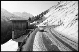 Warth: winterliche Straße