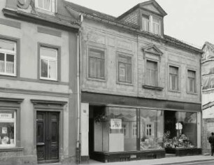Mügeln, Wohnhaus mit Laden : Mügeln (Kreis Torgau-Oschatz), Wohnhaus mit Laden, Dr. Friedrichs-Straße 8, Mitte 19. Jahrhundert, Straßenansicht