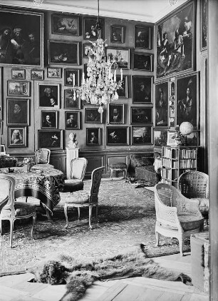 Neschwitz. Altes Schloss, Inneres, Wohnraum mit Gemäldesammlung